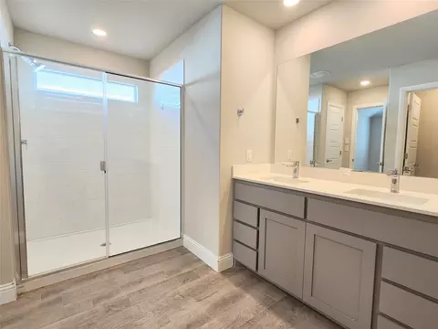 Bath - 2020 Apalis Dr, Denton, TX 76205 photo 2 of 5