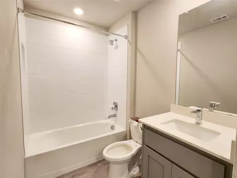 Bath - 2020 Apalis Dr, Denton, TX 76205 photo 5 of 5