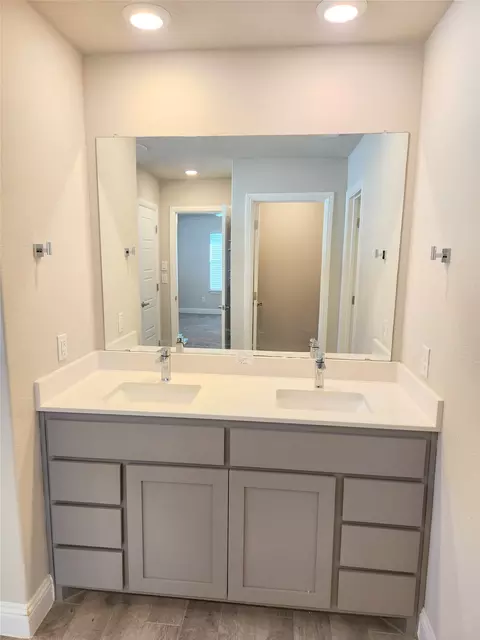 Bath - 2020 Apalis Dr, Denton, TX 76205 photo 3 of 5