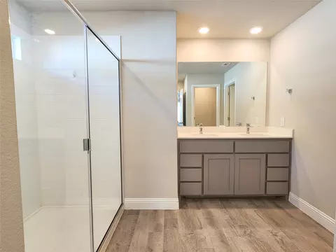 Bath - 2020 Apalis Dr, Denton, TX 76205 photo 1 of 5