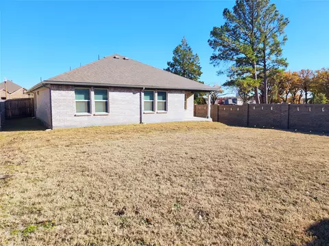 Exterior - 2020 Apalis Dr, Denton, TX 76205 photo 2 of 4