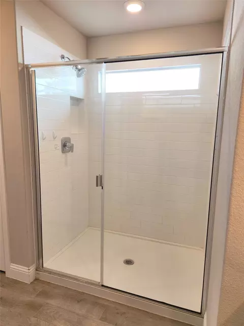 Bath - 2020 Apalis Dr, Denton, TX 76205 photo 4 of 5
