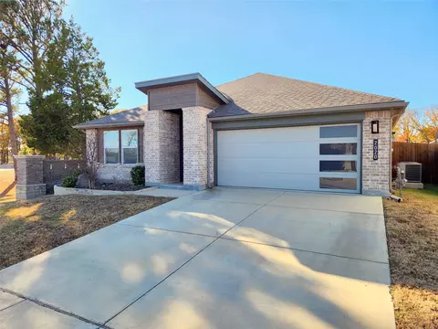 Exterior - 2020 Apalis Dr, Denton, TX 76205 photo 4 of 4
