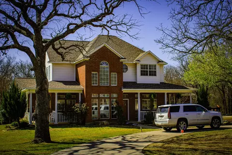 10 Shady Creek Ln, Bridgeport, TX 76426