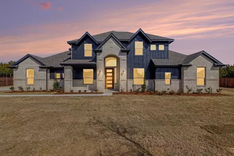 7041 Champion Rd, Midlothian, TX 76065