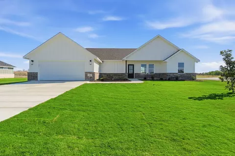 141 Zaragosa Dr, Lipan, TX 76462