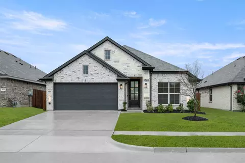 915 Madeline Ln, Cleburne, TX 76033