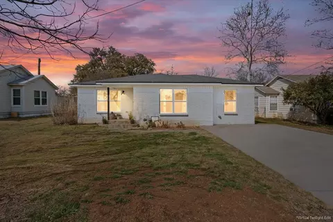 1309 W 10th St, Mcgregor, TX 76657