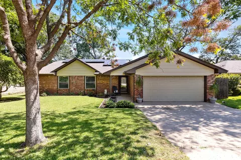 4911 Trails Edge Dr, Arlington, TX 76017