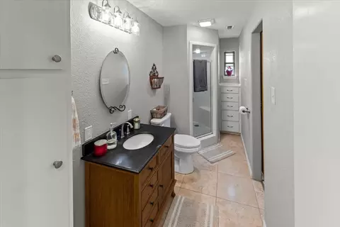 Bath - 5213 Links Dr, Waco, TX 76708 photo 1 of 3