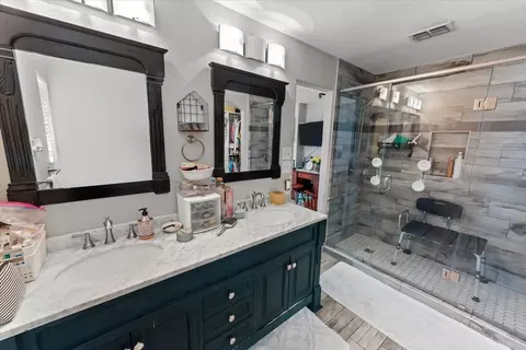 Bath - 5213 Links Dr, Waco, TX 76708 photo 3 of 3