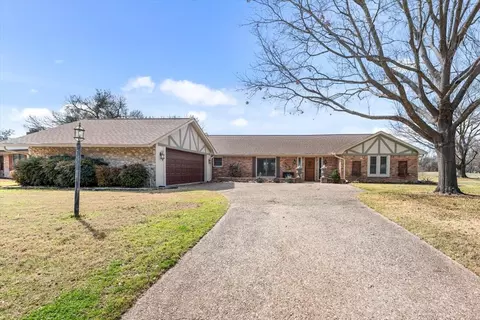Exterior - 5213 Links Dr, Waco, TX 76708 photo 2 of 8