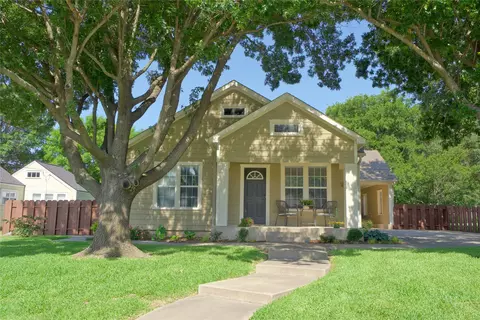 613 N Main St, Muenster, TX 76252