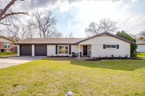 6917 Overhill Rd, Fort Worth, TX 76116