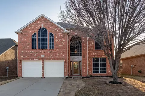 2724 Maple Creek Dr, Fort Worth, TX 76177