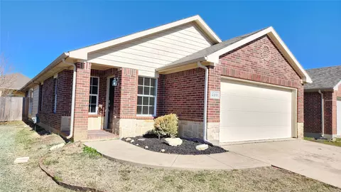 2201 Sweetwood Dr, Fort Worth, TX 76131