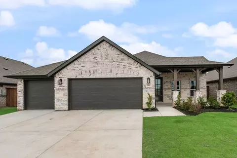 261 Coronado Ct, Granbury, TX 76048