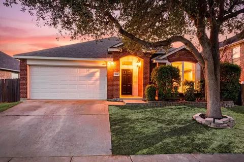8116 Chamizal Dr, Fort Worth, TX 76137