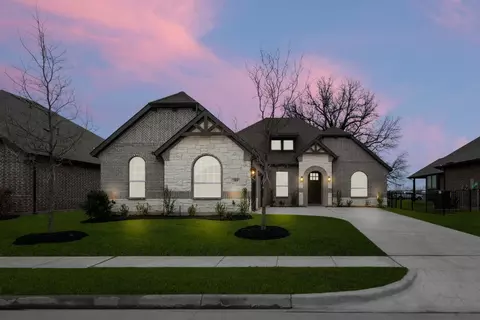 389 Paddle Boat Dr, Granbury, TX 76049
