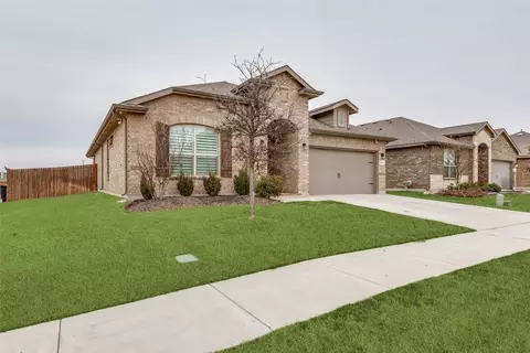 2044 Sun Star Dr, Haslet, TX 76052