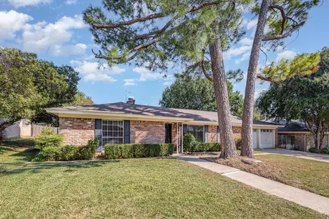 1740 Cynthia Ln, Hurst, TX 76054