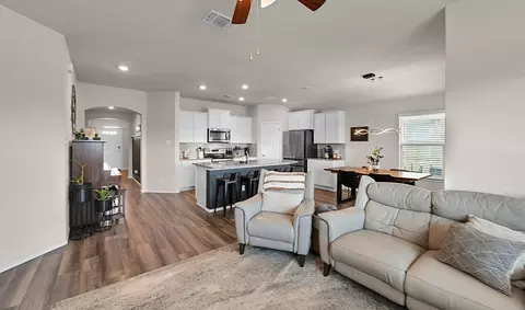 Living - 2916 Brosnan Rd, Lorena, TX 76655 photo 1 of 1