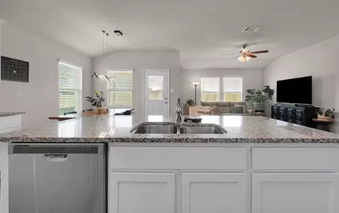 Kitchen - 2916 Brosnan Rd, Lorena, TX 76655 photo 7 of 8