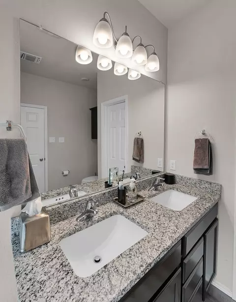 Bath - 2916 Brosnan Rd, Lorena, TX 76655 photo 2 of 3
