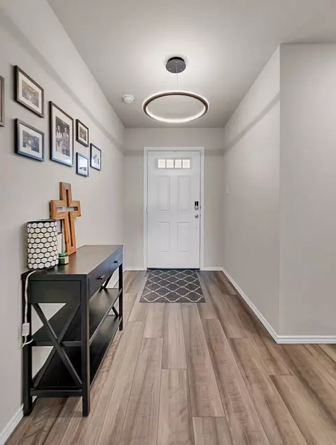 Entry Way - 2916 Brosnan Rd, Lorena, TX 76655 photo 2 of 3