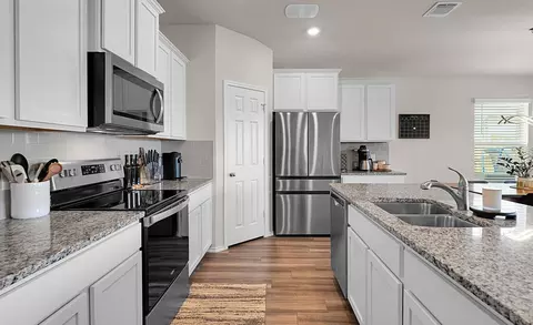 Kitchen - 2916 Brosnan Rd, Lorena, TX 76655 photo 4 of 8