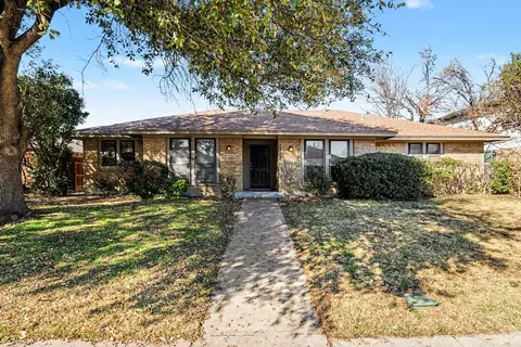 2213 Trinity Springs Dr, Carrollton, TX 75007