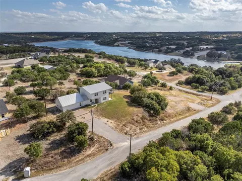 200 Peninsula Ct, Bluff Dale, TX 76433