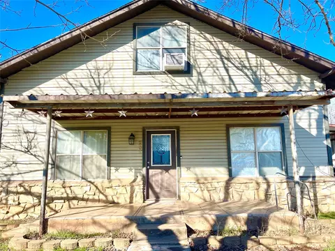 209 N Bowie St, Jacksboro, TX 76458