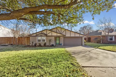 919 Mockingbird Dr, Grapevine, TX 76051