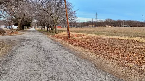815 W Williams St, Saint Jo, TX 76265