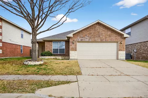 8616 Star Thistle Dr, Fort Worth, TX 76179