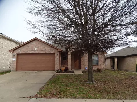 5428 Maverick Dr, Grand Prairie, TX 75052