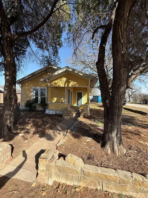 300 N Avenue D, Cross Plains, TX 76443