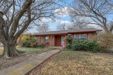 702 Hillside Dr, Sherman, TX 75090