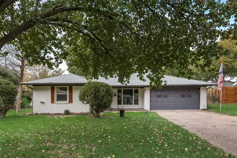 611 Ray Andra Dr, Desoto, TX 75115