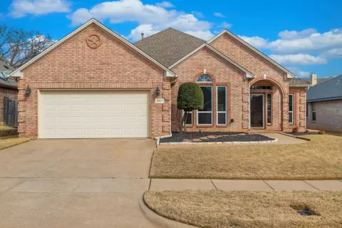 2517 Early Bird Dr, Arlington, TX 76001