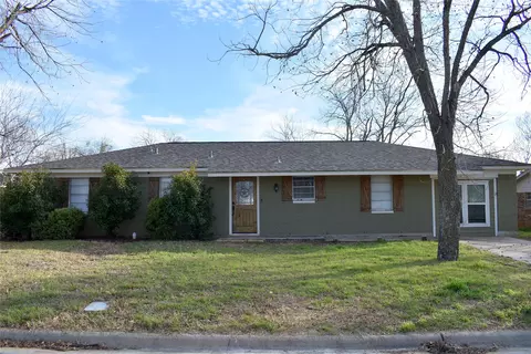1207 E Fitzgerald St, Bangs, TX 76823