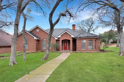 717 Ashley Dr, Hurst, TX 76054
