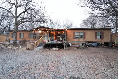 204 E 9th, Hooks, TX 75561