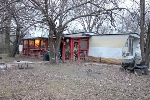 210 E 9th, Hooks, TX 75561