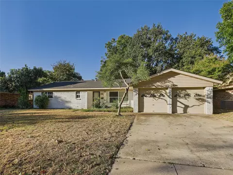 6909 Valhalla Rd, Fort Worth, TX 76116