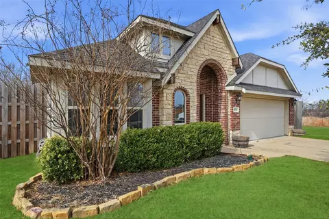 803 Lakeview Dr, Alvarado, TX 76009