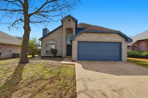 216 W Glen Meadow Dr, Glenn Heights, TX 75154