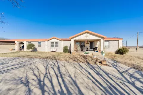 474 Hanging Tree Rd, Bowie, TX 76230