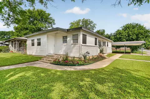 1102 Poindexter Ave, Cleburne, TX 76033